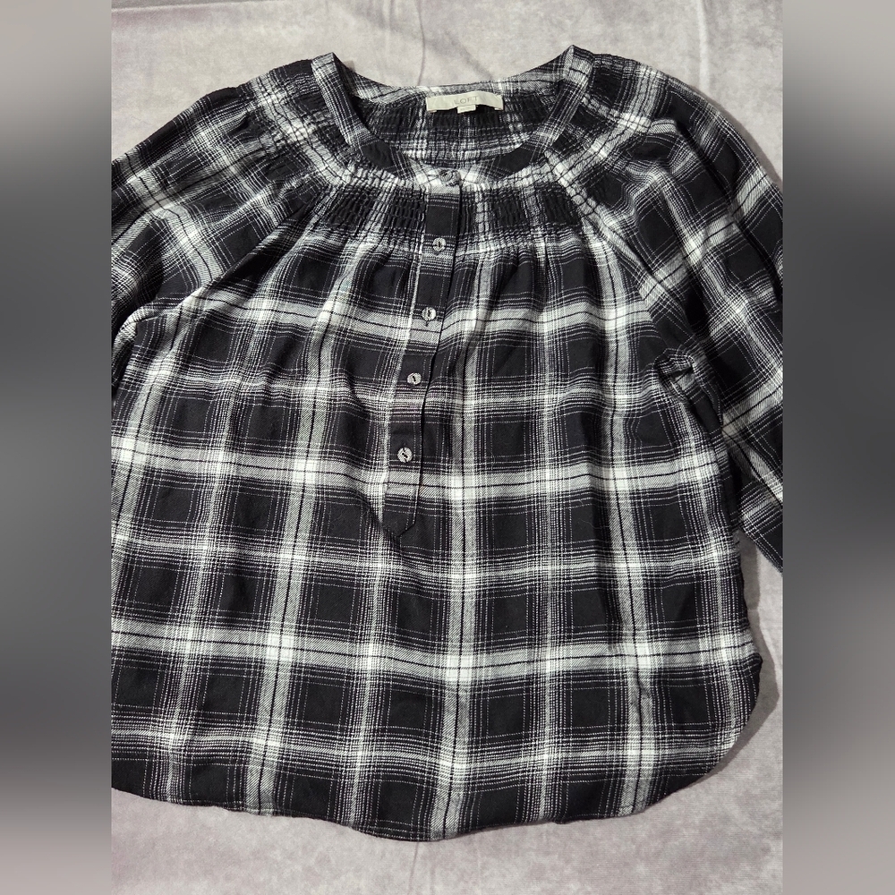 Loft Blouse Womens XS Long Sleeve Plaid Black White Henley Viscose Blend EUC - Picture 2 of 9